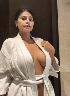 Celeste VIP EXPERIENCE - escort in Makati City Photo 2 of 13
