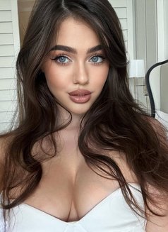 Celia - escort in Dubai Photo 6 of 7