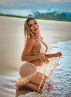 Celina - escort in Singapore Photo 5 of 9