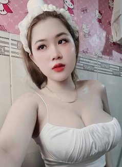 Celina - escort in Gurgaon Photo 3 of 5