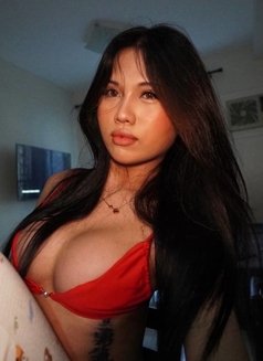 Celina - Transsexual escort in Manila Photo 3 of 6