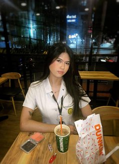 Celina - Acompañantes transexual in Manila Photo 4 of 8