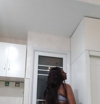 Celina Sherry - puta in Yiwu