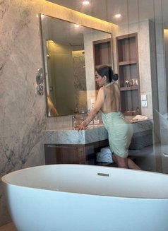 Celina - escort in Dubai Photo 4 of 6