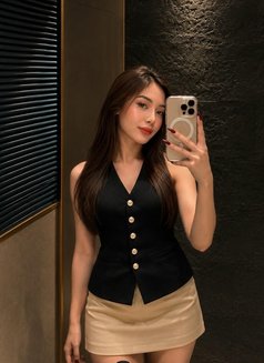 Celine - escort in Singapore Photo 1 of 6