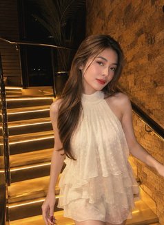 Celine - escort in Singapore Photo 3 of 6