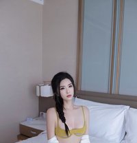 Mona - puta in Shanghai