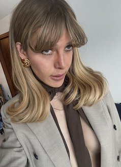 Céline - Transsexual escort in Paris Photo 2 of 5