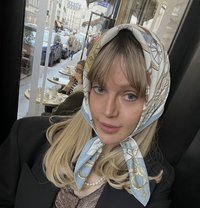 Céline - Transsexual escort in Paris