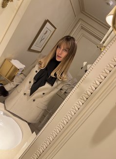 Céline - Transsexual escort in Paris Photo 6 of 10