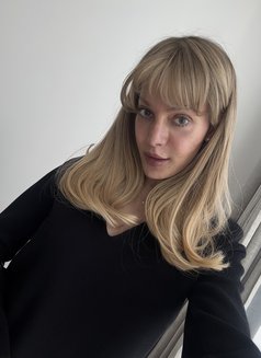 Céline - Transsexual escort in Paris Photo 8 of 10