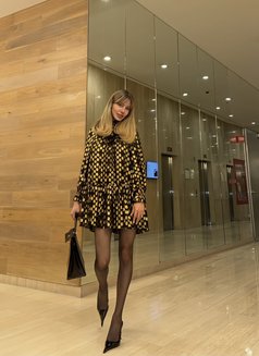 Céline - Transsexual escort in Paris Photo 9 of 10