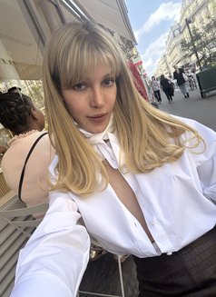 Céline - Transsexual escort in Paris Photo 12 of 12