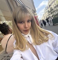 Céline - Transsexual escort in Paris