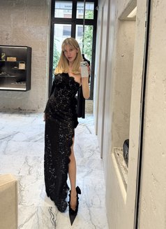 Céline - Transsexual escort in Paris Photo 1 of 13