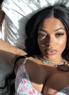 Celine - escort in Paris Photo 2 of 6