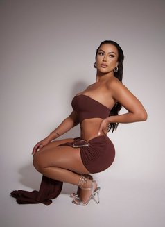 Celine - escort in Riyadh Photo 5 of 5