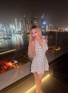 Celine - puta in Dubai Photo 5 of 10