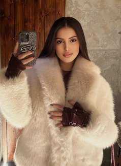 Celine Le Blanc - puta in Phuket Photo 8 of 10