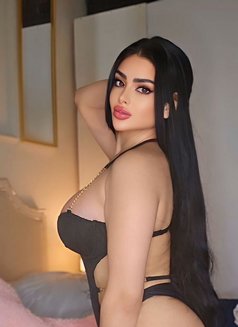 Celine سيلين - puta in Dubai Photo 4 of 5