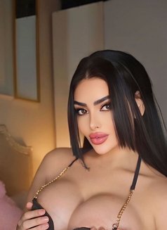 Celine سيلين - puta in Dubai Photo 5 of 5