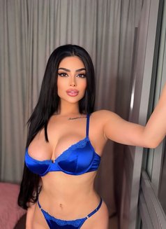 Celine سيلين - escort in Dubai Photo 3 of 6