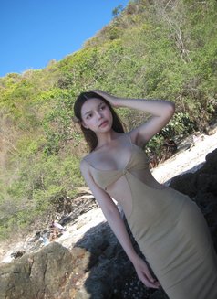 Celine - Transsexual escort in Singapore Photo 7 of 12