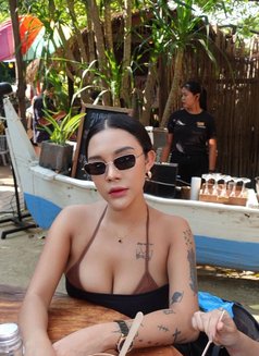 Celineee - puta in Bali Photo 3 of 8