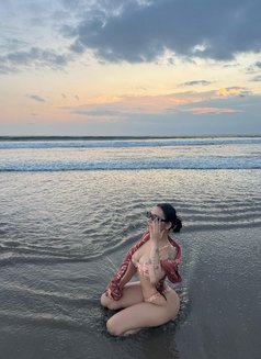 Celineee - puta in Bali Photo 6 of 8
