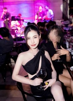 Celinezeen - Transsexual escort in Bangkok Photo 8 of 13