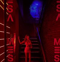 Cellinee - escort in Bali