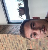 Cello - Acompañantes masculino in Johannesburg