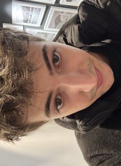 Cenk - Male escort in İstanbul Photo 2 of 4