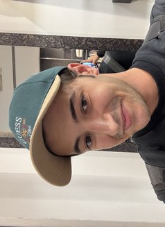 Cenk - Male escort in İstanbul Photo 4 of 4