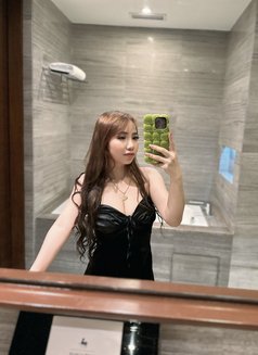 Cersei - escort in Makati City Photo 2 of 8