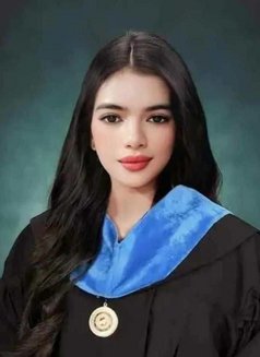 Cess - escort in Manila Photo 3 of 6