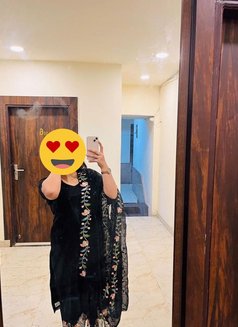 Chahat Kaur - puta in Chandigarh Photo 6 of 7