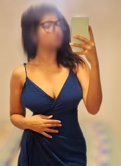 Chala - Mia Khalifas Lookalike - escort in Colombo Photo 9 of 14