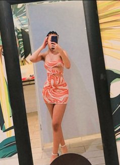 Champaigne Mummy - escort in Gurgaon Photo 4 of 5