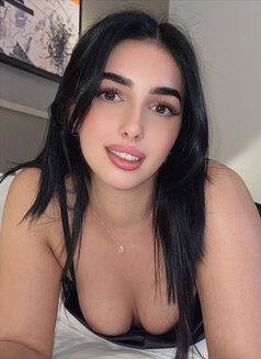 Chams - puta in Dubai Photo 8 of 16