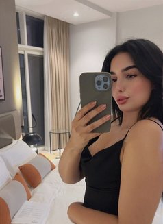 Chams - puta in Dubai Photo 10 of 16