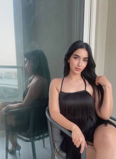 Chams - puta in Dubai Photo 11 of 16