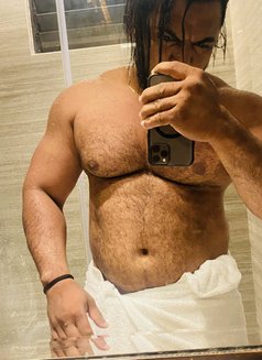 Chamz Fernando - Male escort in Colombo Photo 3 of 4