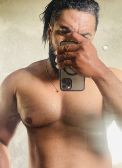 Chamz Fernando - Acompañantes masculino in Colombo Photo 4 of 6