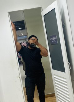 Chamz Fernando - Male escort in Colombo Photo 5 of 6