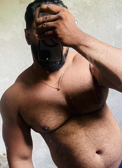 Chamz Liyanage - Male escort in Colombo Photo 1 of 2