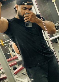 Chamz Liyanage - Male escort in Colombo Photo 2 of 2