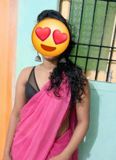 Chandhini - puta in Chennai Photo 1 of 2