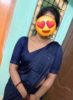 Chandhini tamil girl cam session and RM - escort in Chennai Photo 2 of 4