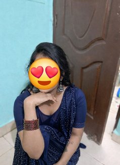 Chandhini tamil girl cam session and RM - escort in Chennai Photo 3 of 4